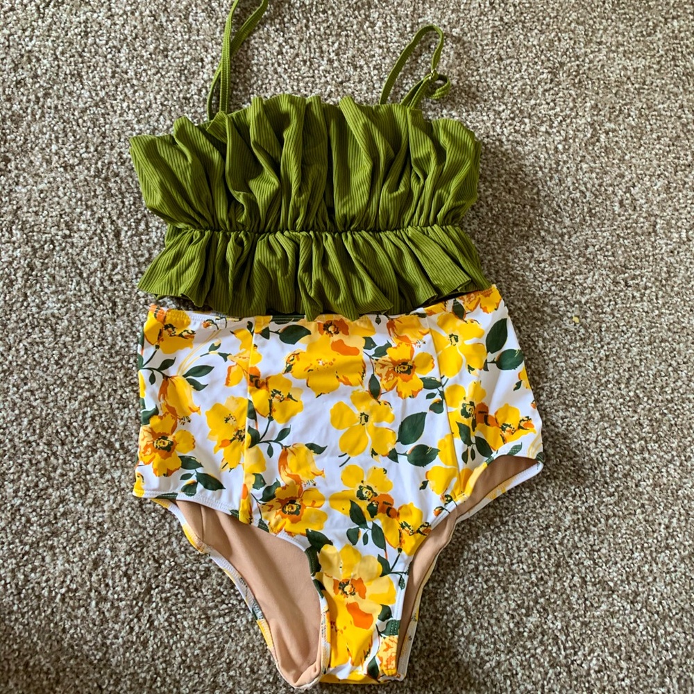 Kortni Jeane Yellow Flower Bottoms